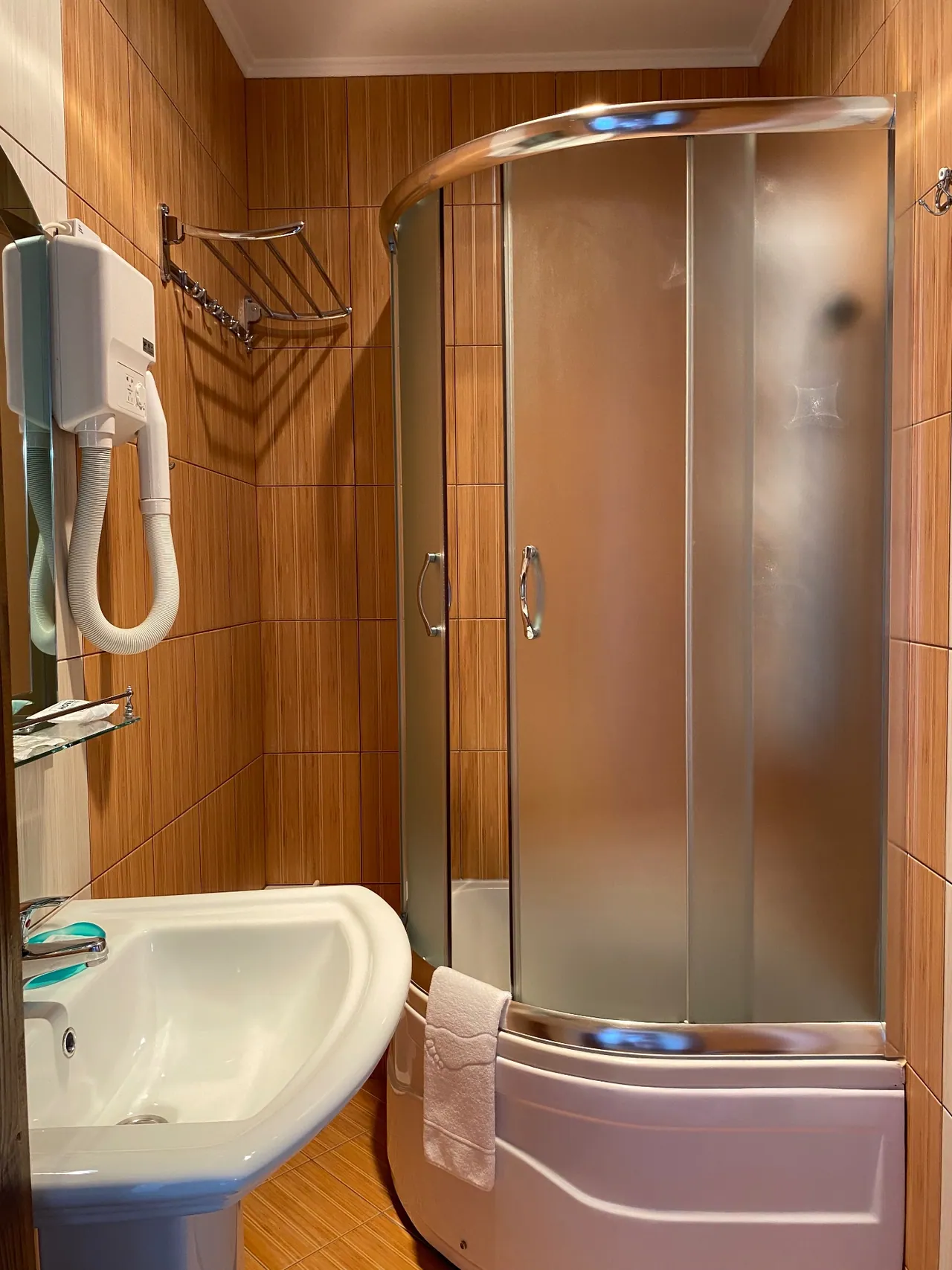 Private bathroom with a washbasin and shower cubicle next to the triple room